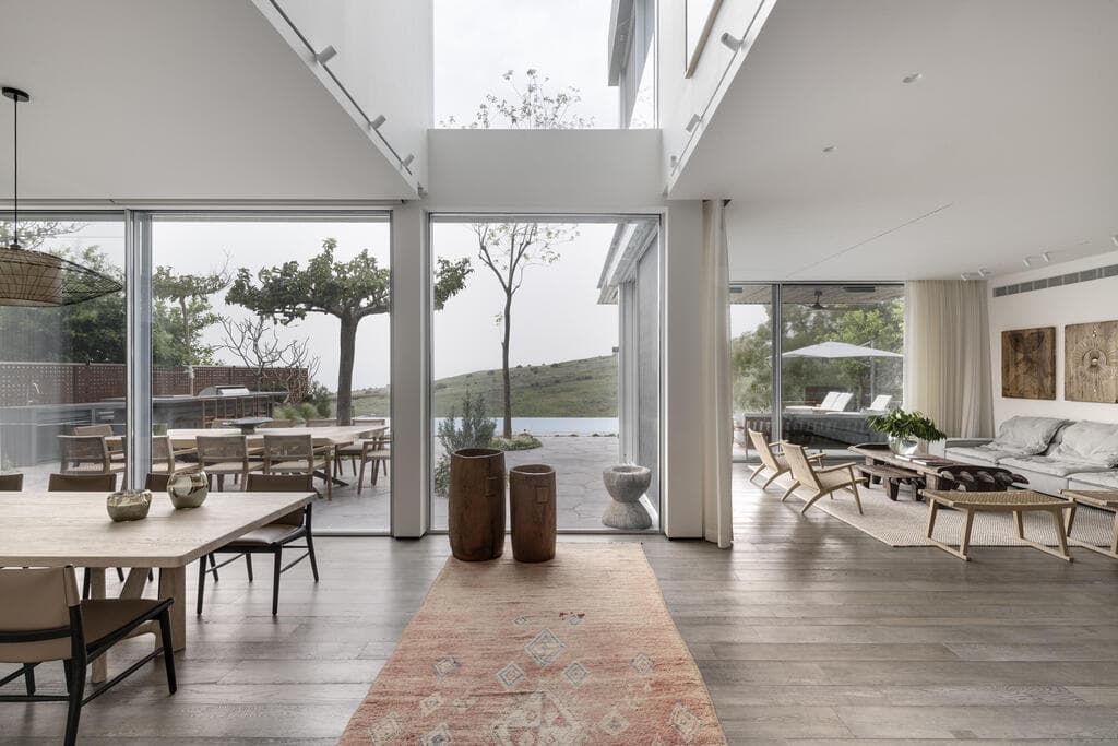 בית פרטי משקיף על הכנרת, עיצוב: אירה שריג