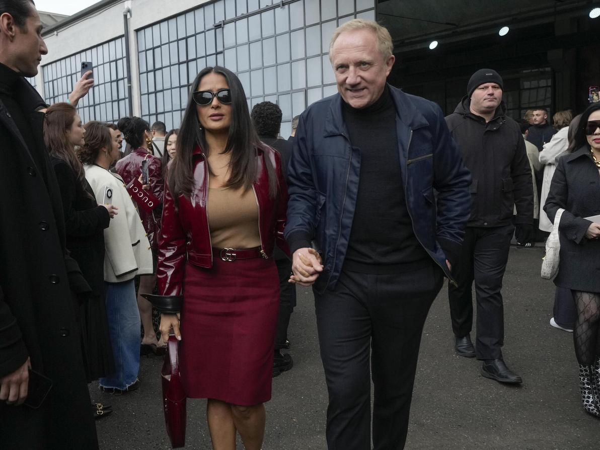 סלמה הייק ופרנסואה הנרי פינו בתצוגת סתיו-חורף 2024-25 של גוצ'י