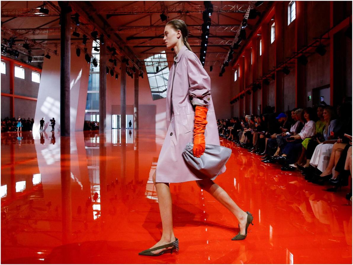 תצוגת אביב-קיץ 2026 של פראדה