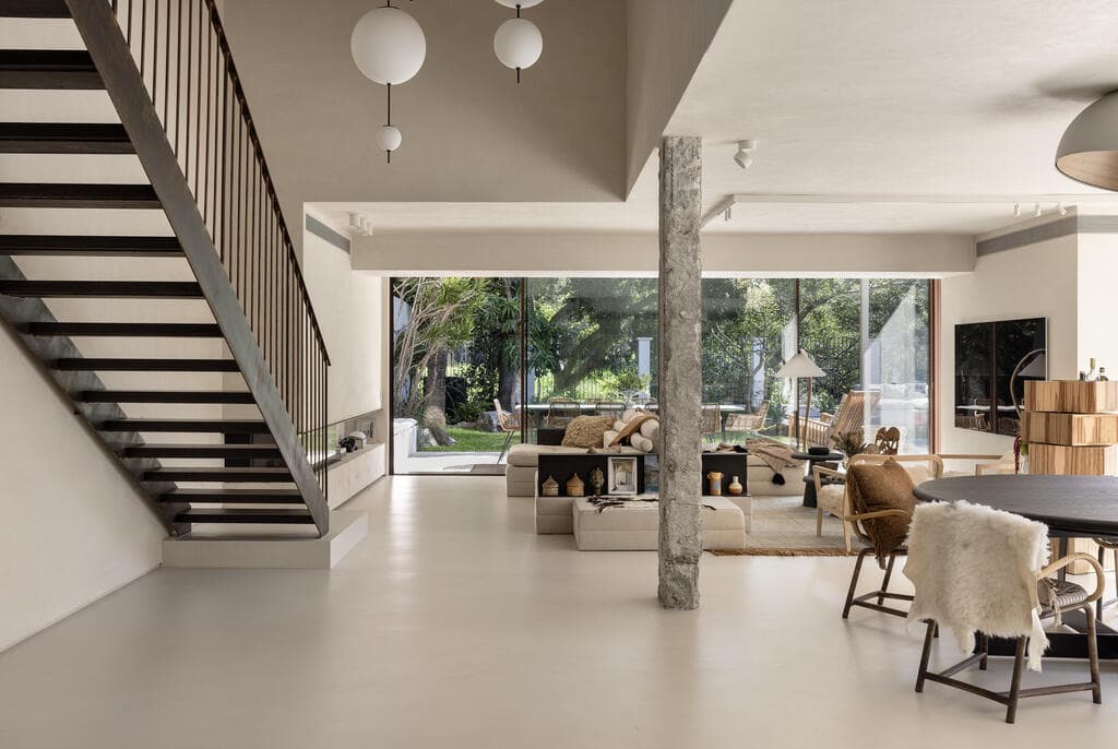 גרם המדרגות במראה חלוד (צילום: איתי בנית) בית בתכנון האדריכלית איילת פרי שרון