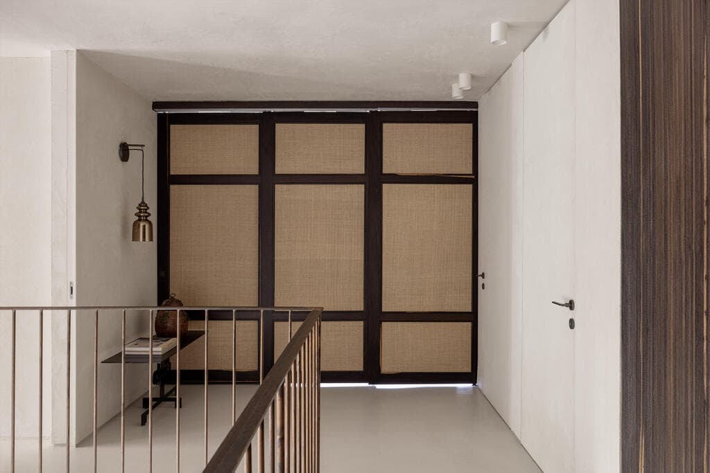 ובמצב סגור - מותאם לאירוח פרטי (צילום: איתי בנית) בית בתכנון האדריכלית איילת פרי שרון