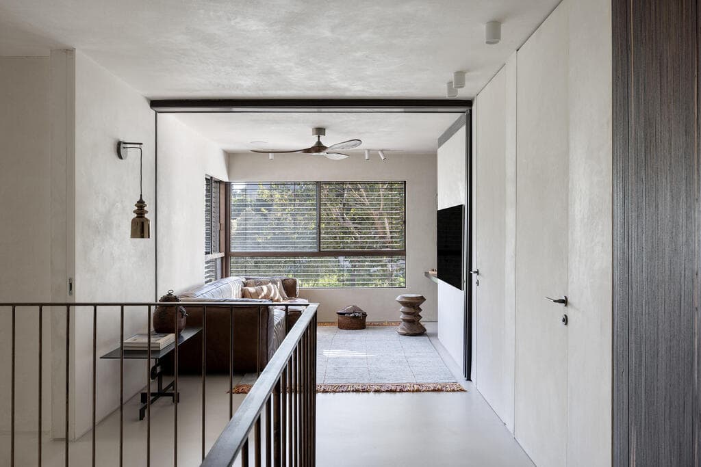 חדר המשפחה במצב פתוח (צילום: איתי בנית) בית בתכנון האדריכלית איילת פרי שרון