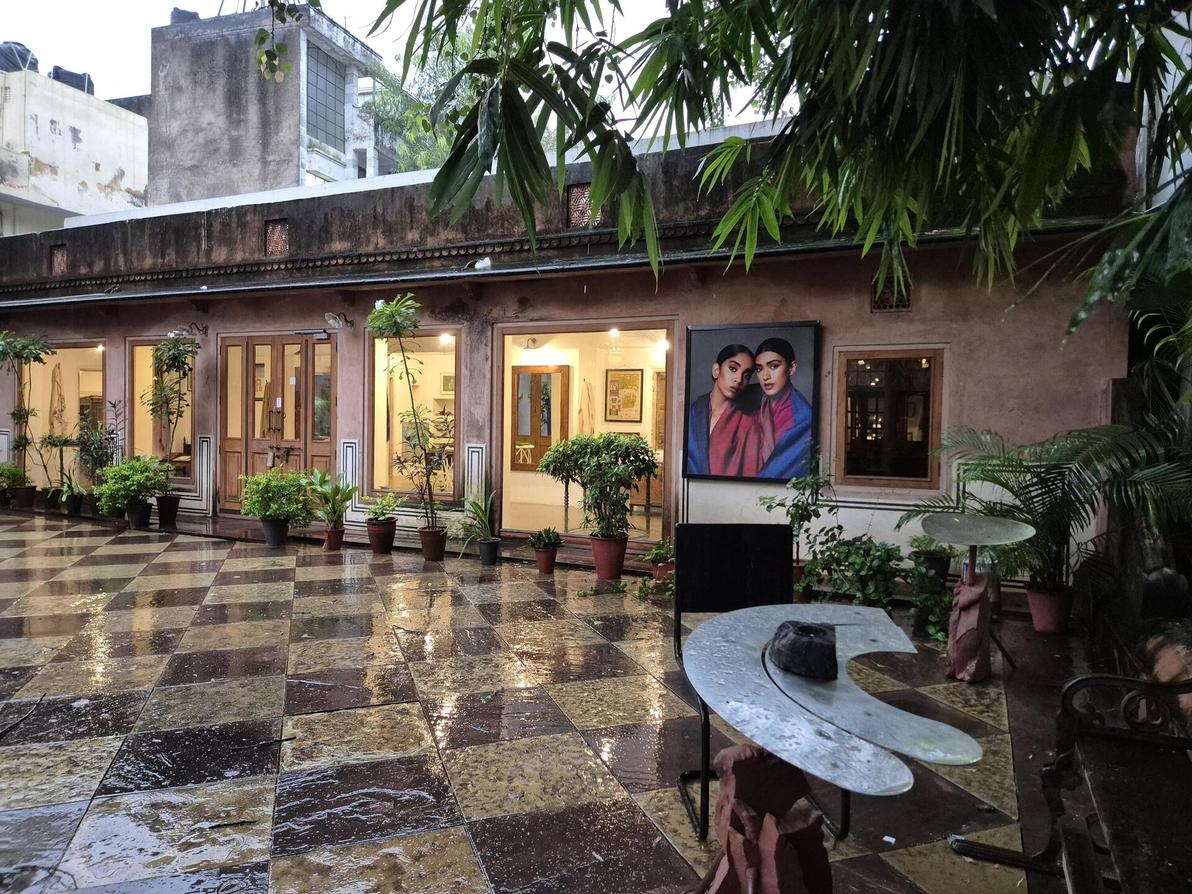 בוטיק לצעיפי פשמינה יוקרתיים בהודו (צילום: איתי יעקב) בוטיק לצעיפי פשמינה יוקרתיים בהודו