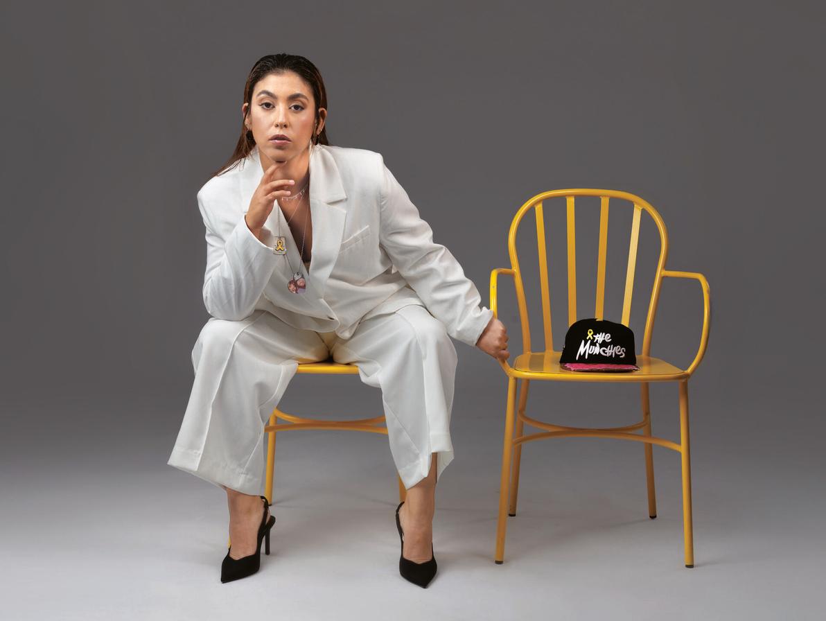 אילנה גריצווסקי עם הכובע של מתן צנגאוקר