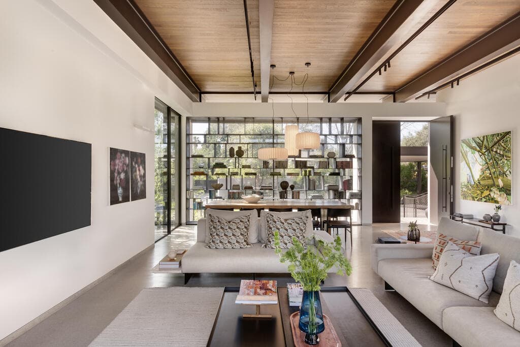 הכניסה והסלון (צילום: עודד סמדר) מטבחים של אגר