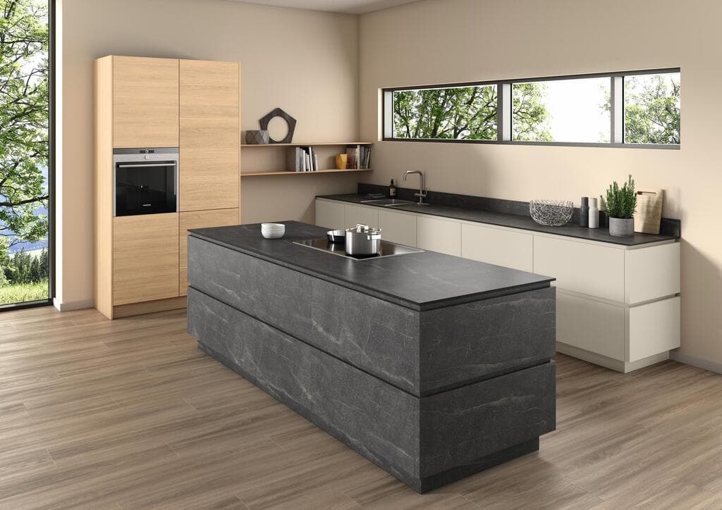 בעזרת החומרים החדשניים יש אינספור אפשרויות עיצוב. מטבח משולב (צילום באדיבות Egger) אגר