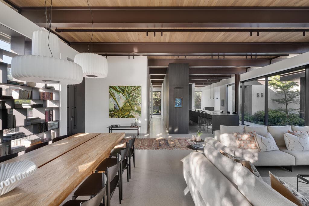 מבט מפינת האוכל לעבר המטבח (צילום: עודד סמדר) מטבחים של אגר