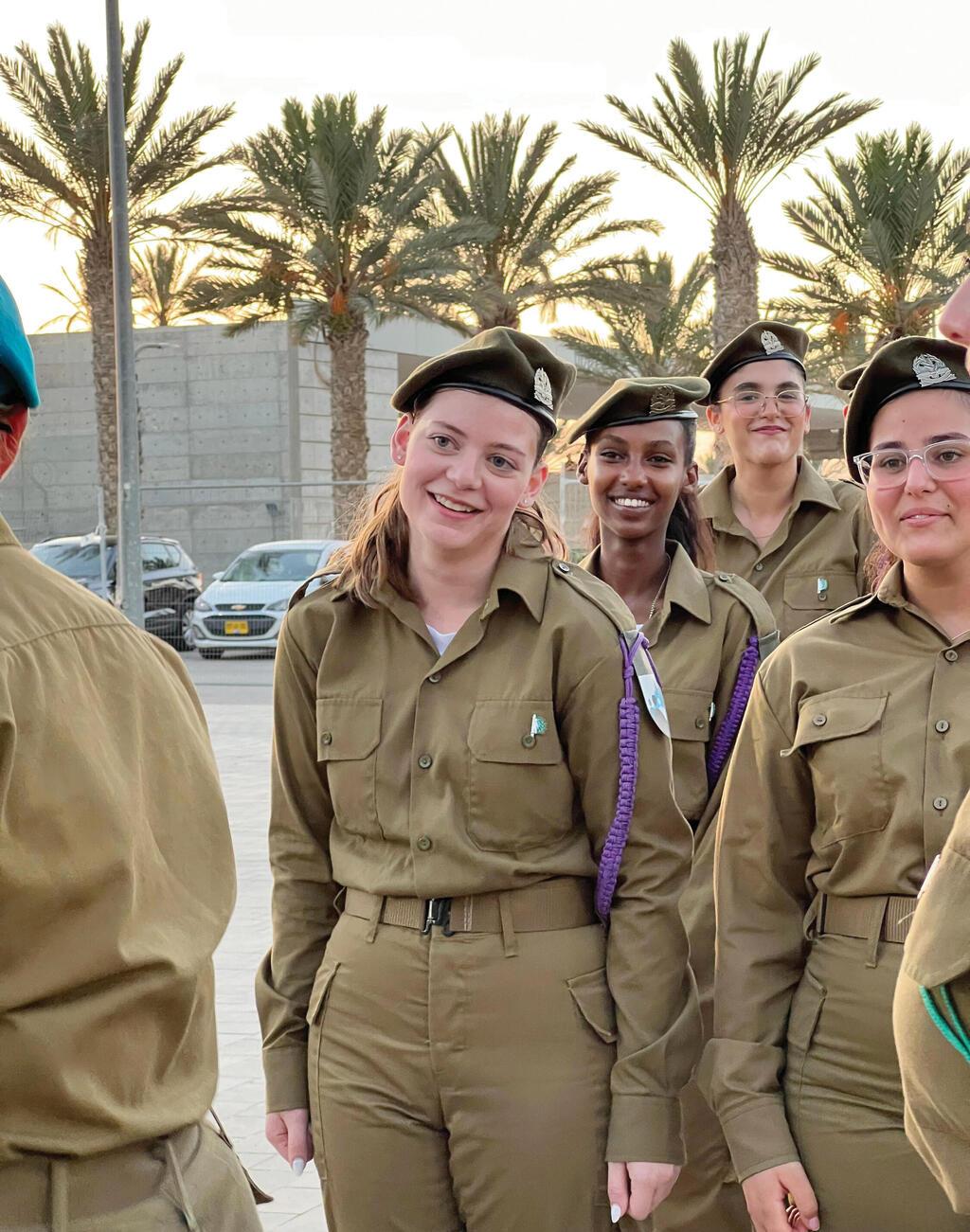 נוגה וייס בטקס סיום קורס מש"קיות ת"ש