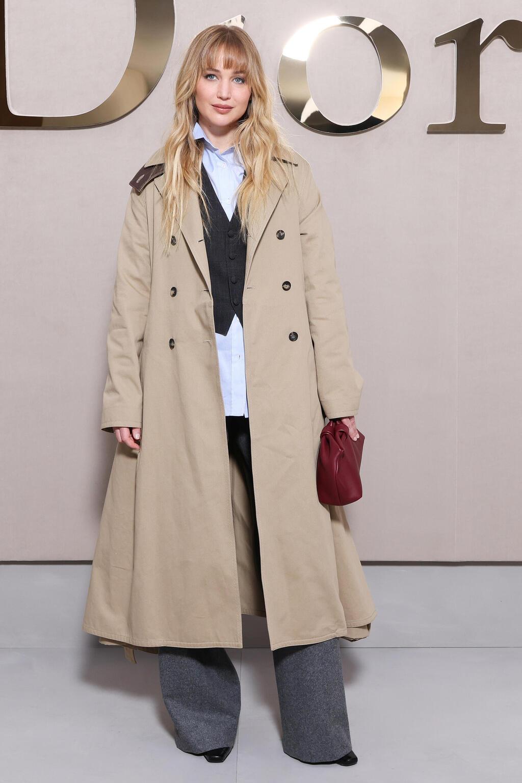 ג'ניפר לורנס בתצוגת אביב-קיץ 2026 של דיור בשבוע האופנה בפריז