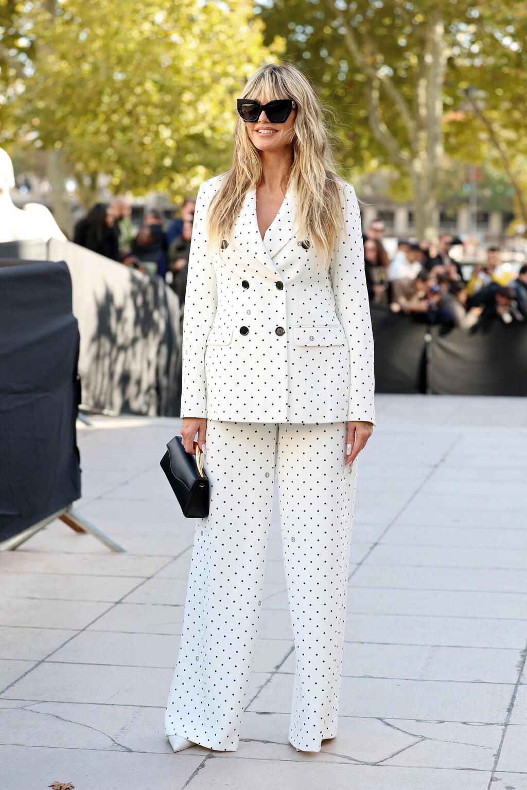 היידי קלום בתצוגת אביב-קיץ 2026 של אלי סאאב בשבוע האופנה בפריז