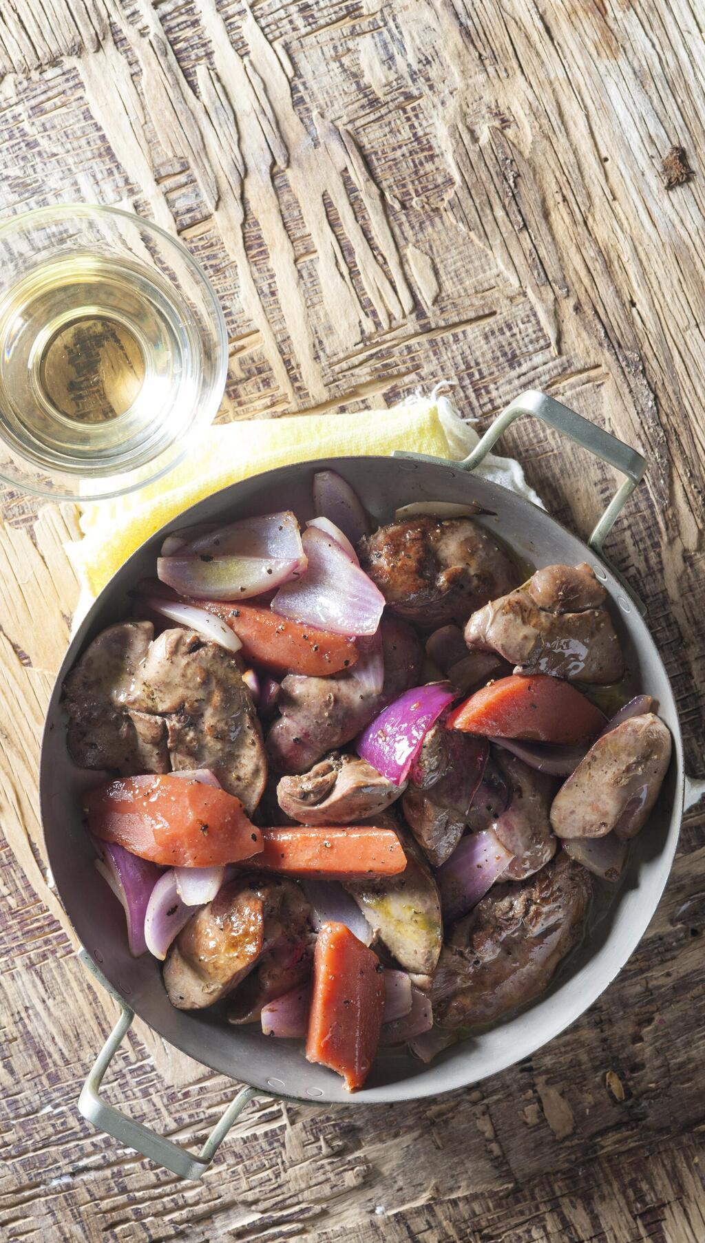 כבד עוף עם חבושים מבושלים