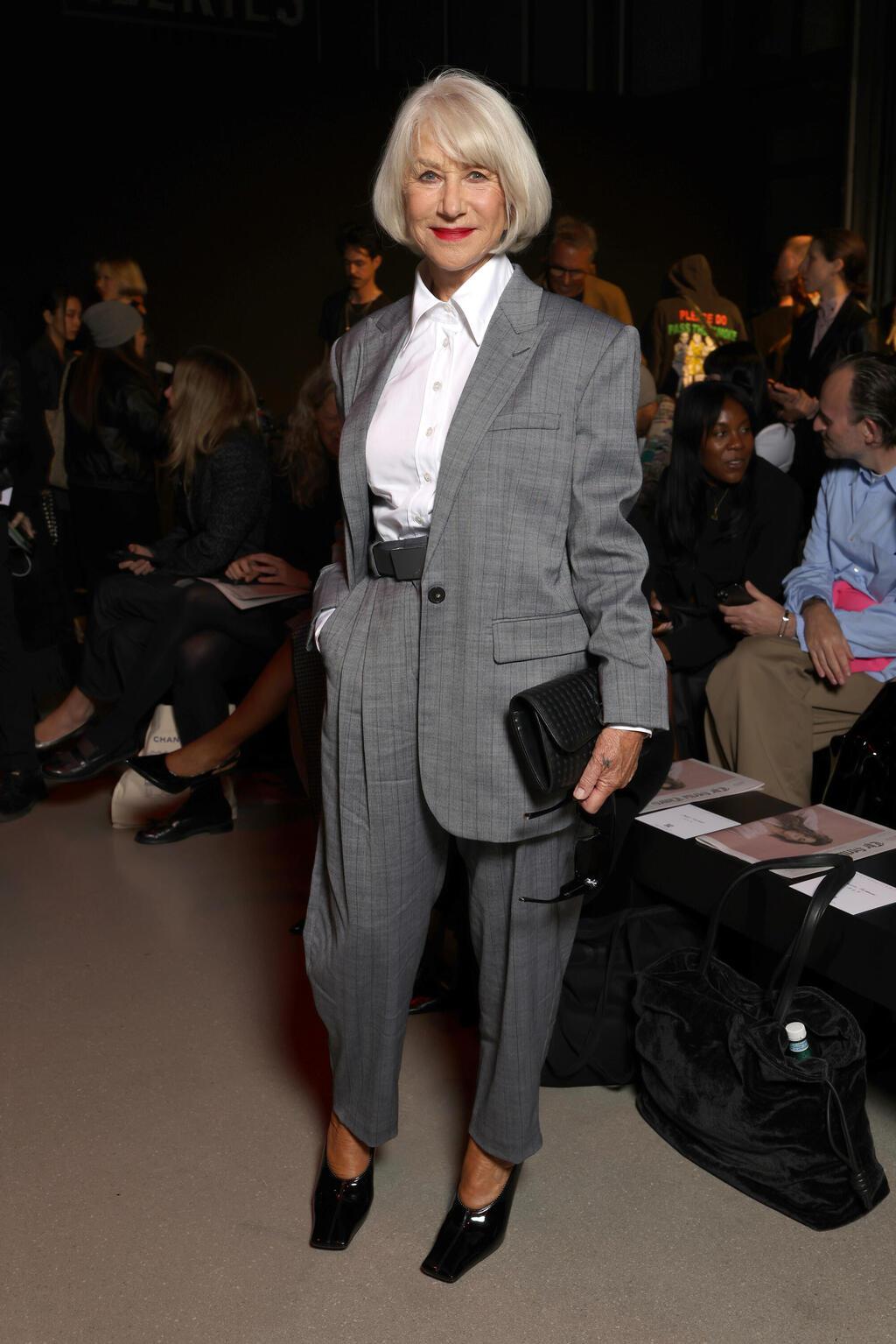 הלן מירן בתצוגת אביב-קיץ 2026 של סטלה מקרטני בשבוע האופנה בפריז