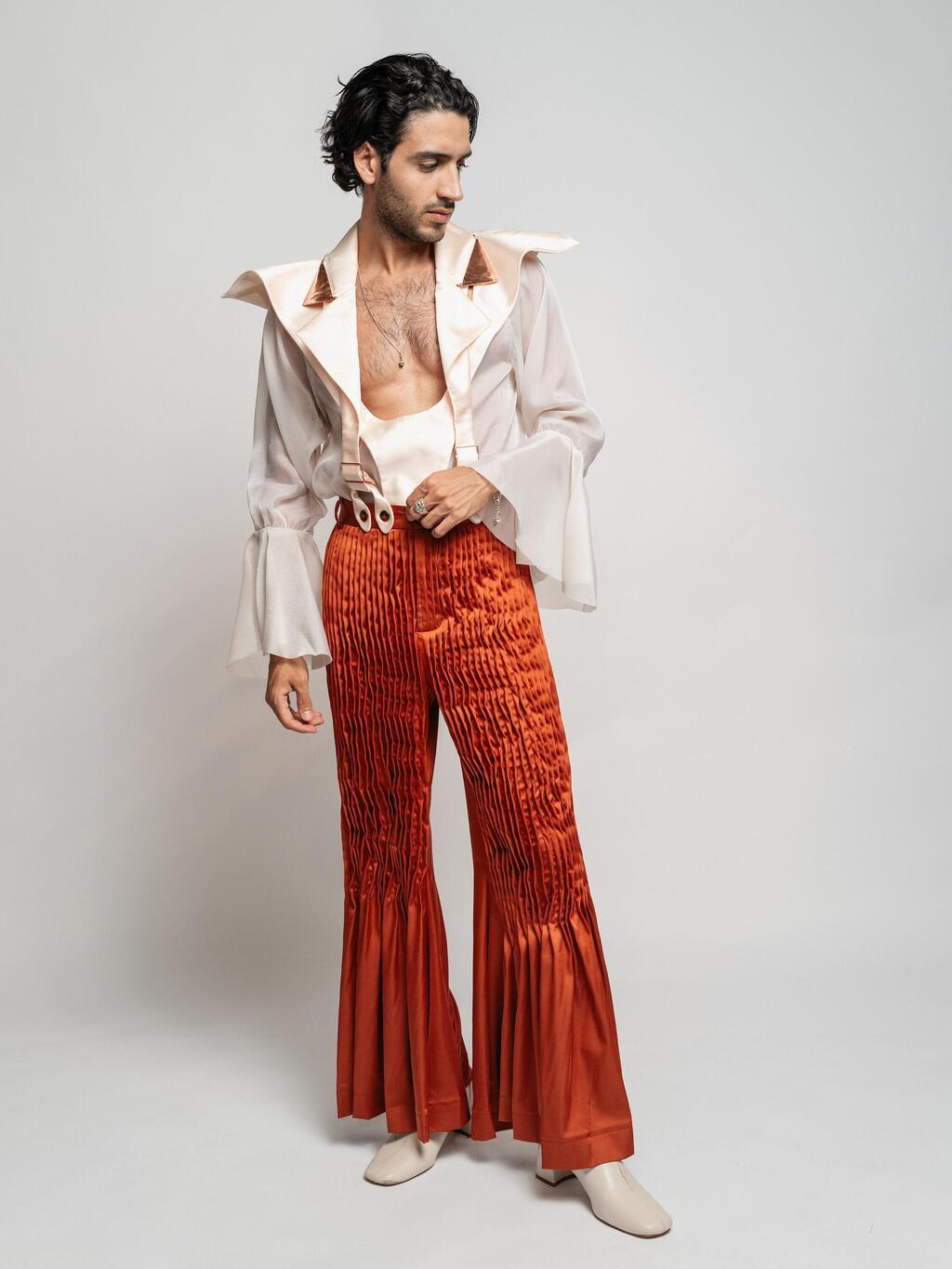 תמיר גרינברג בעיצוב של יסכה אריאל הרווד