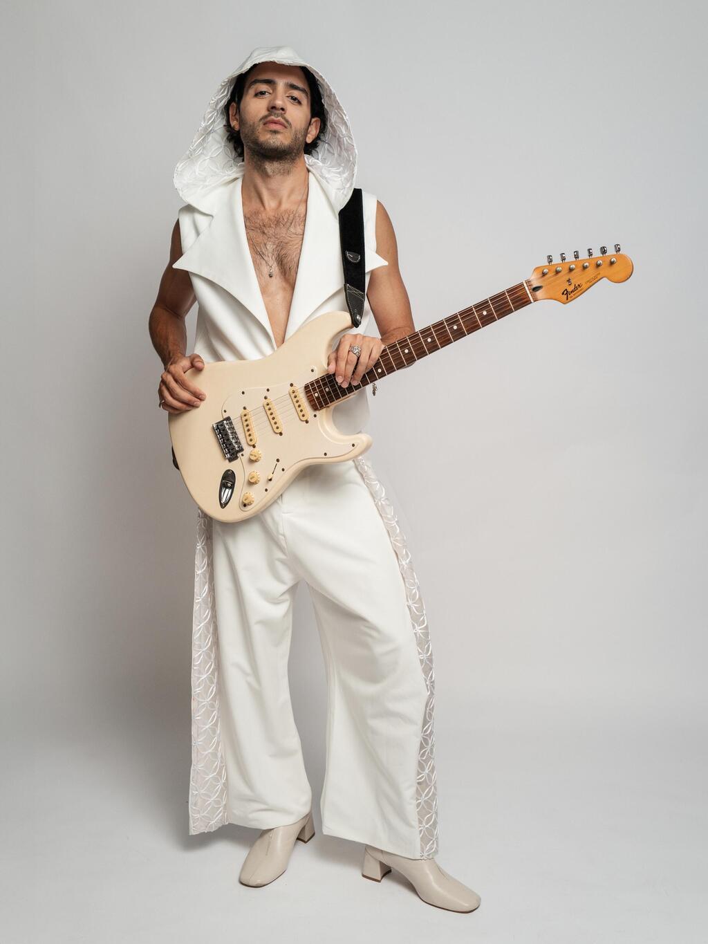 תמיר גרינברג בעיצוב של יעל בן ציון