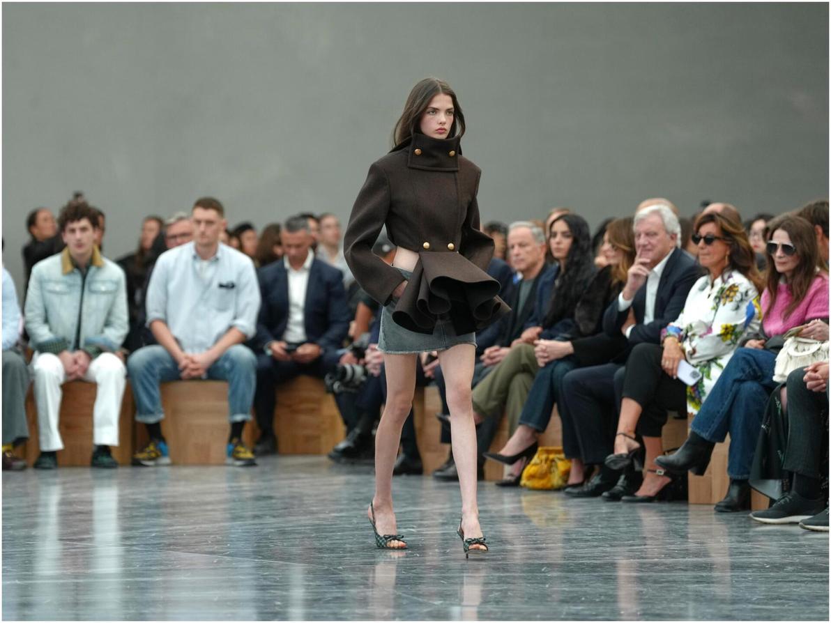 תצוגת אביב-קיץ 2026 של דיור