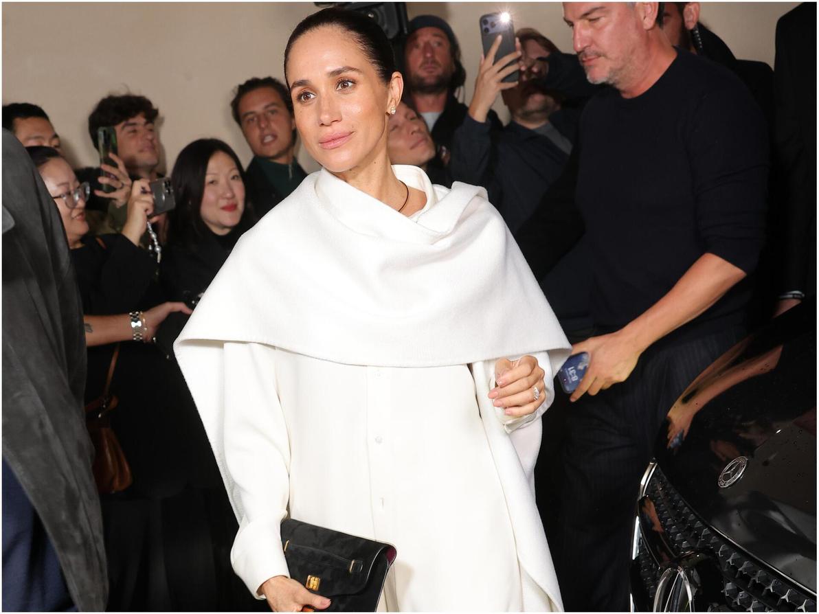 מייגן מרקל בתצוגת אביב-קיץ 2026 של בלנסיאגה