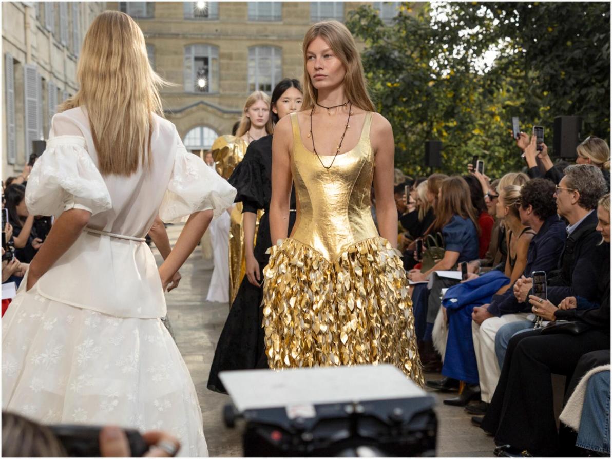 סופיה מצ'טנר בתצוגת אביב-קיץ 2026 של גבריאלה הרסט