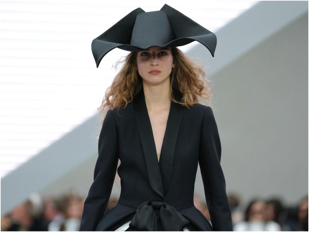 תצוגת אביב-קיץ 2026 של דיור