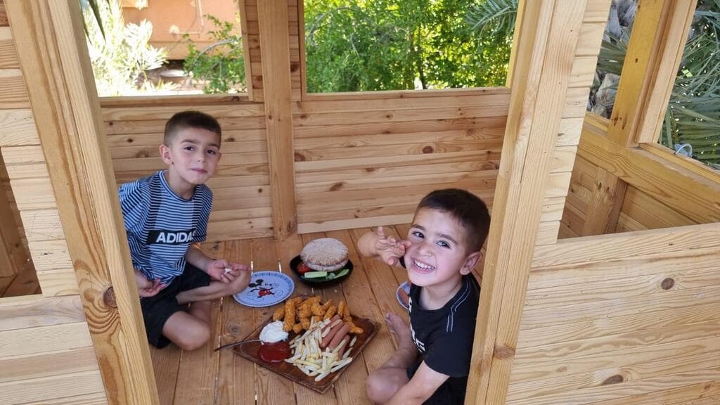 בית עץ שבנה אליאור אברהם לילדיו