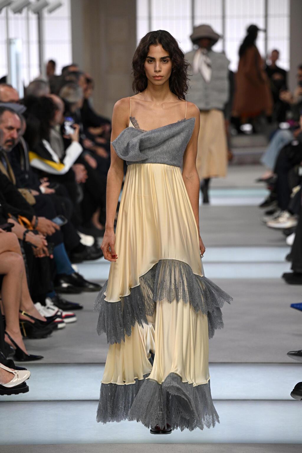 תצוגת סתיו-חורף 2025-26 של לואי ויטון