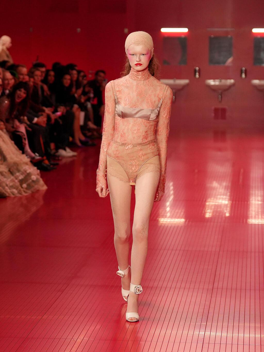 תצוגת סתיו-חורף 2025-26 של ולנטינו