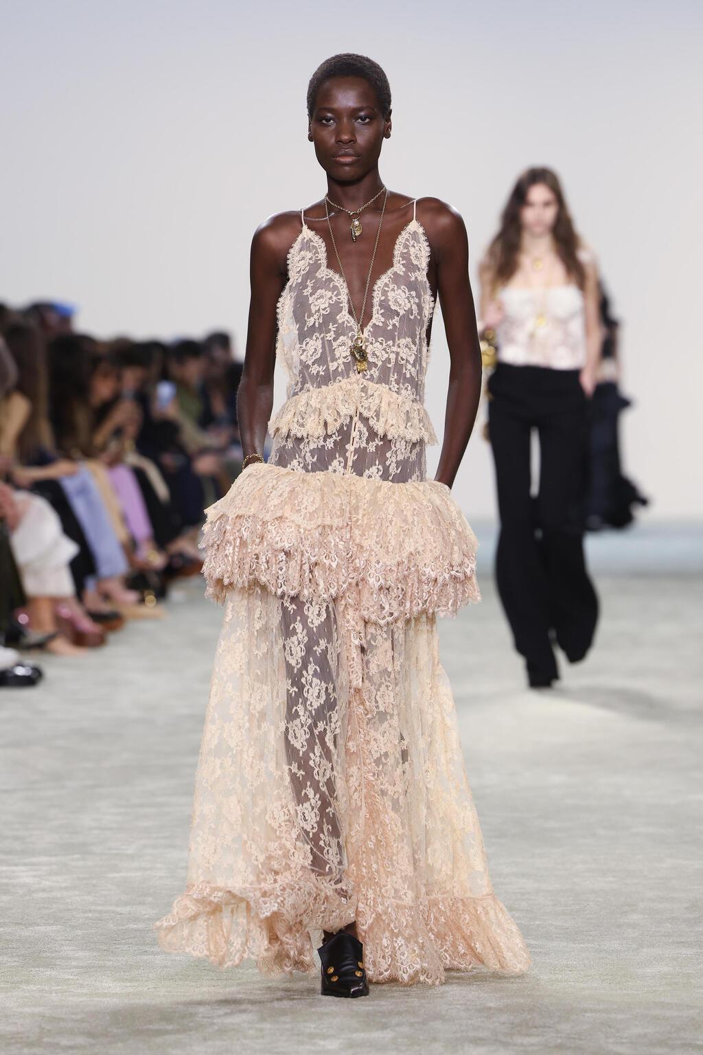 תצוגת סתיו-חורף 2025-26 של קלואה