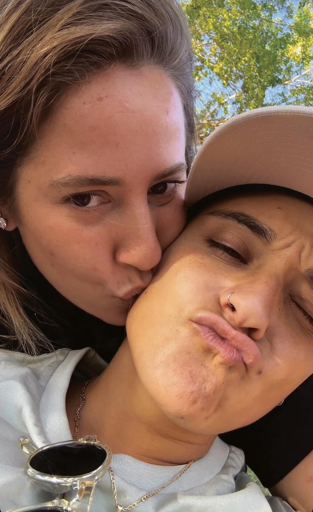 "בשבילך עוברת צד". אמילי ודניאל (צילום: מתוך האינסטגרם של דניאל עמית) "בשבילך עוברת צד". אמילי ודניאל