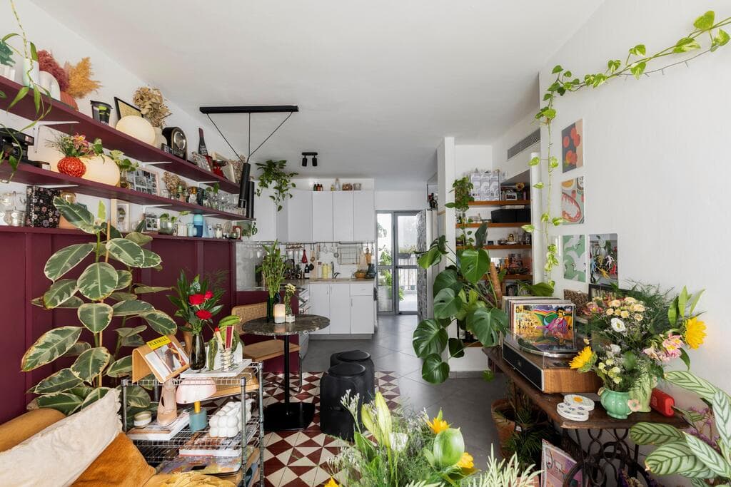 הבית של אביב קסלר, מדור כאן גרים