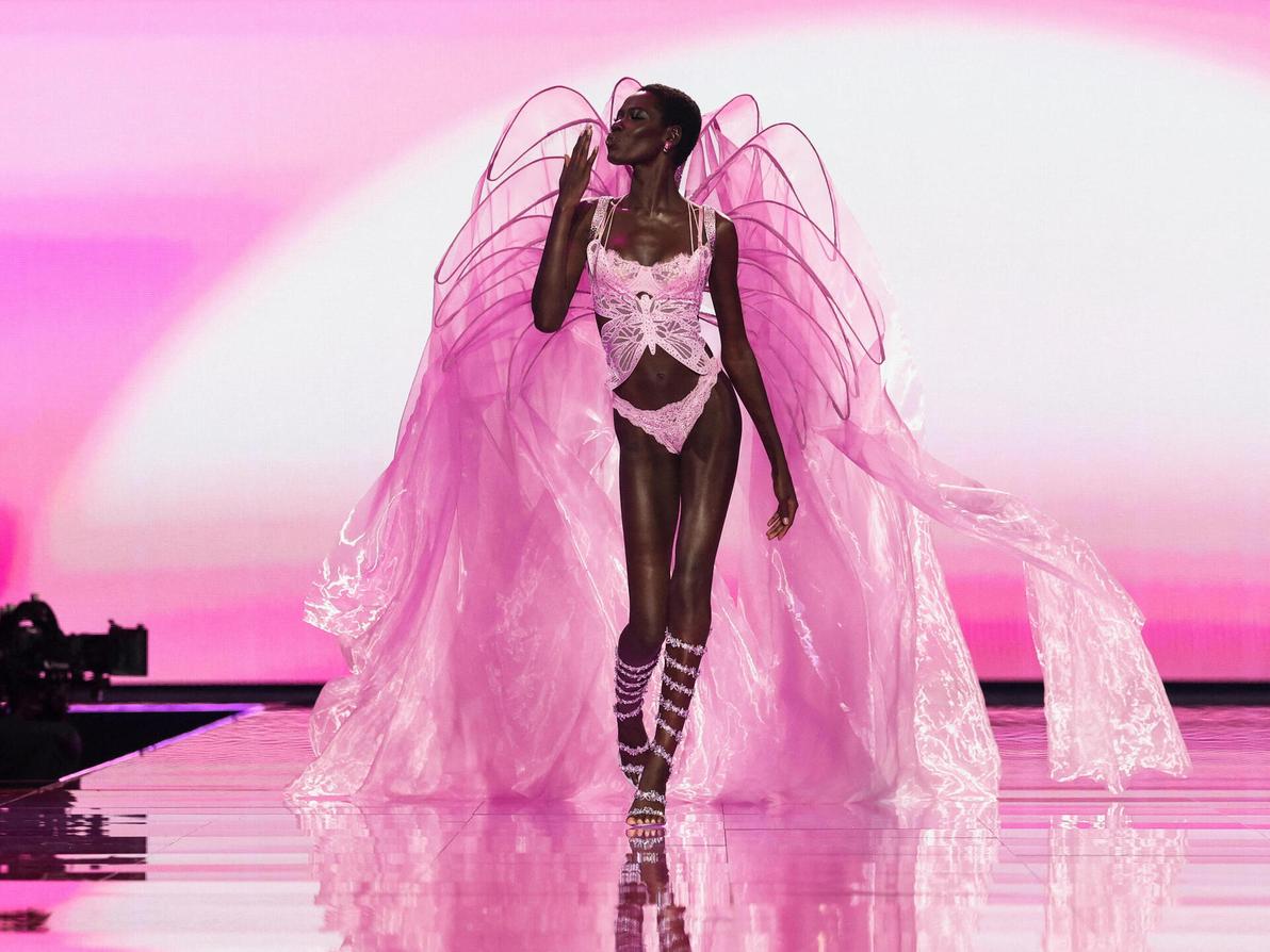 אוואר אודיאנג בתצוגת האופנה של ויקטוריה'ס סיקרט