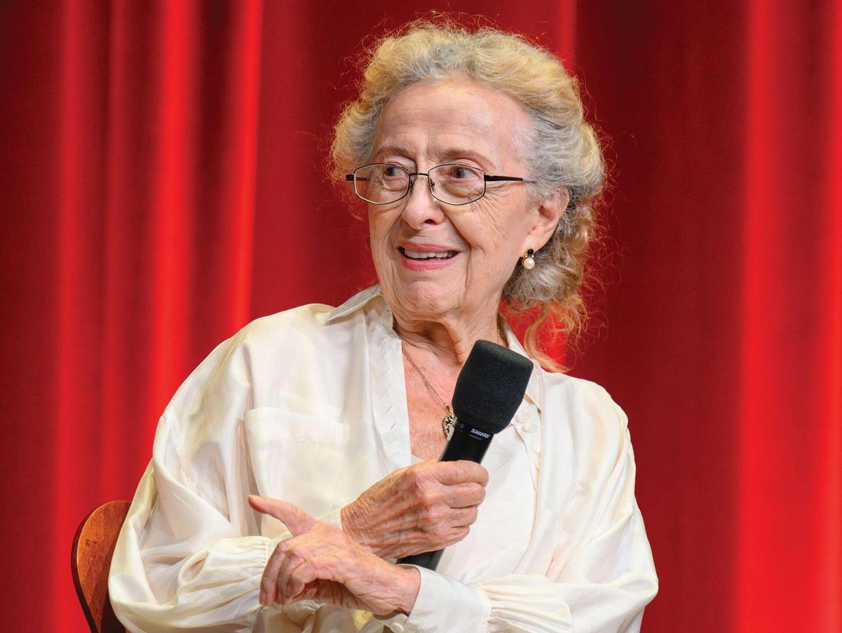 ריטה זוהר. "אני לא מפחדת להיראות בגילי" (צילום: Phil McCarten, The Academy) ריטה זוהר. "אני לא מפחדת להיראות בגילי"