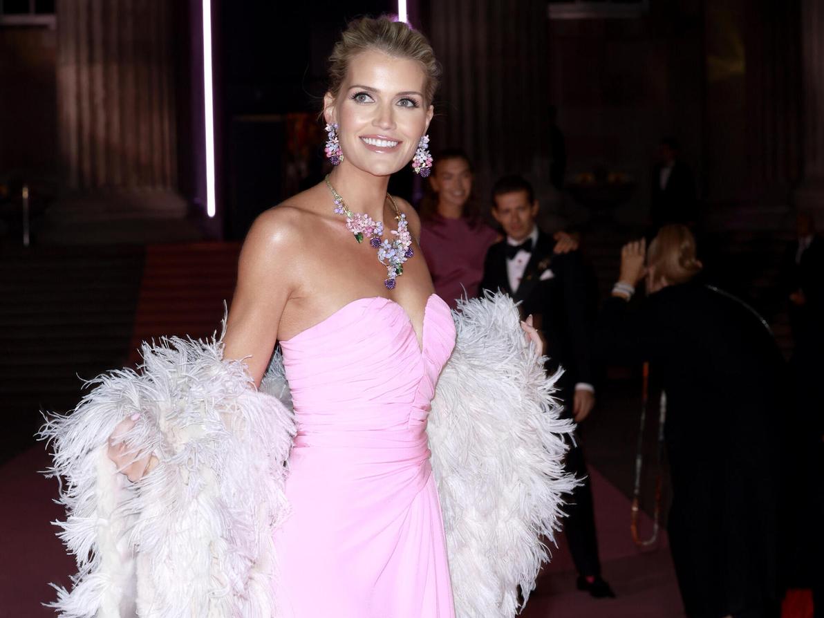 ליידי קיטי ספנסר בנשף הוורוד של המוזיאון הבריטי בלונדון, 2025