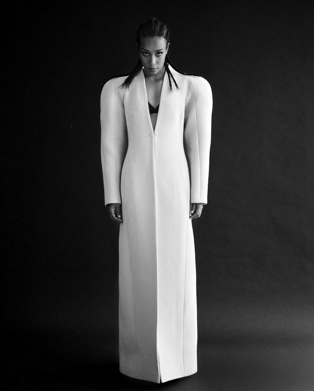 מעיל: תמר אלבז (צילום: דין אבישר) אסתר רדא