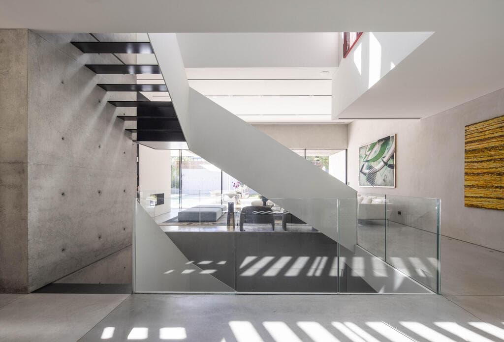 ביקשו בית מודרני ומינימליסטי בקווים נקיים (צילום: נמרוד לוי) בית פרטי בהרצליה פיתוח, תכנון: עמיר צורף