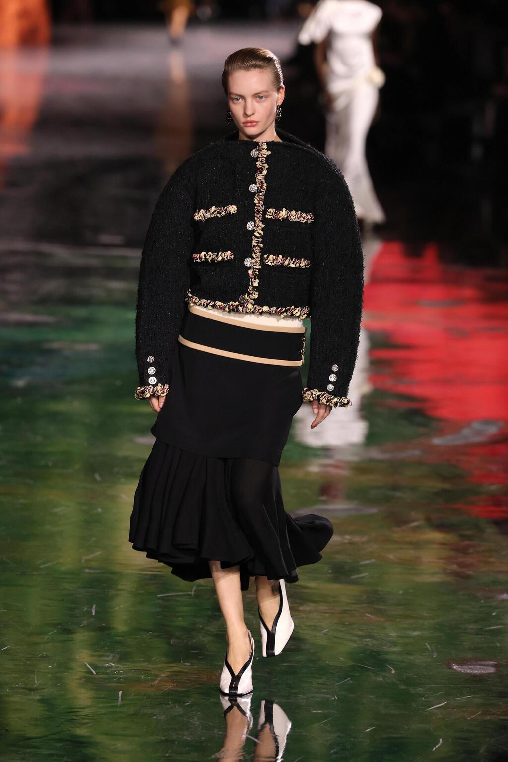שאנל, תצוגת אביב-קיץ 2026 בעיצוב מתיו בלייזי (צילום: Vittorio Zunino Celotto/Getty Images) שאנל, תצוגת אביב-קיץ 2026 בעיצוב מתיו בלייזי