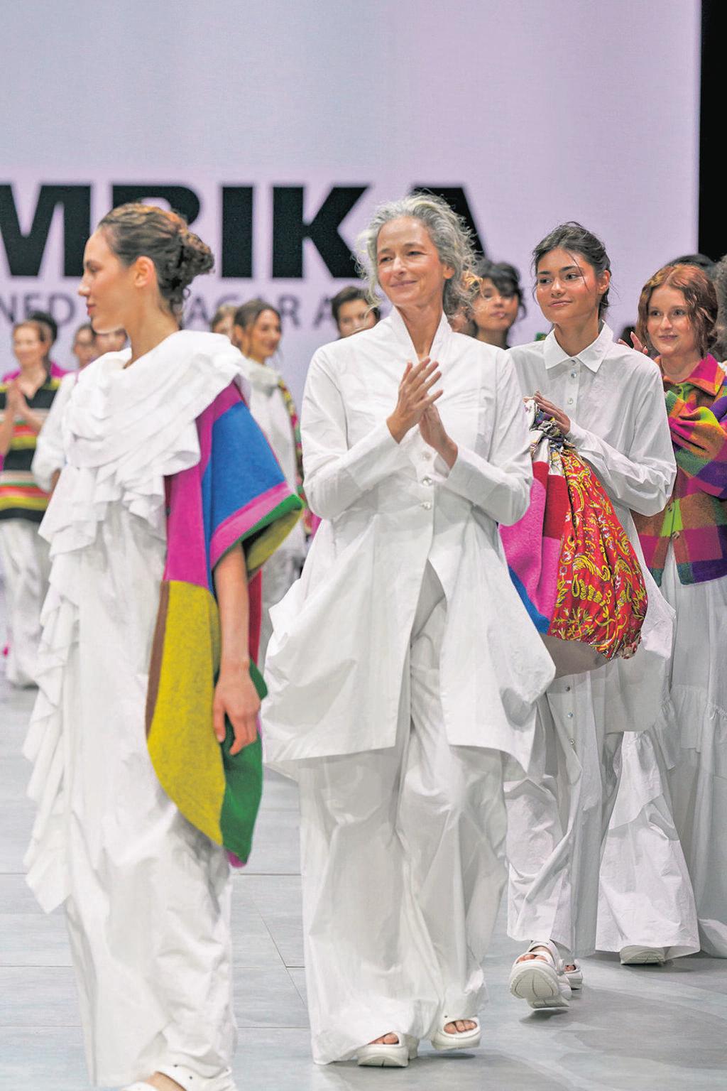 תצוגה של אלמביקה בשבוע האופנה (צילום: Haydon Perrior) תצוגה של אלמביקה בשבוע האופנה