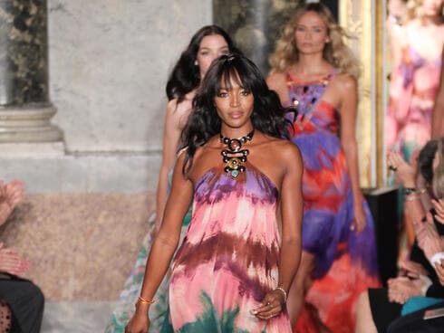 ההשראה: נעמי קמפבל בתצוגת אופנה של מעצב האופנה האיטלקי אמיליו פוצ'י