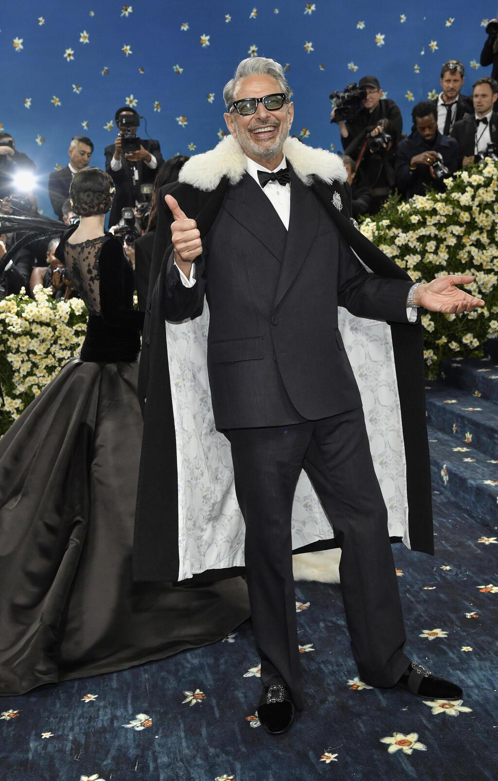 ג'ף גולדבלום בעיצוב של גרייס ויילס בונר בגאלה של המטרופוליטן, 2025