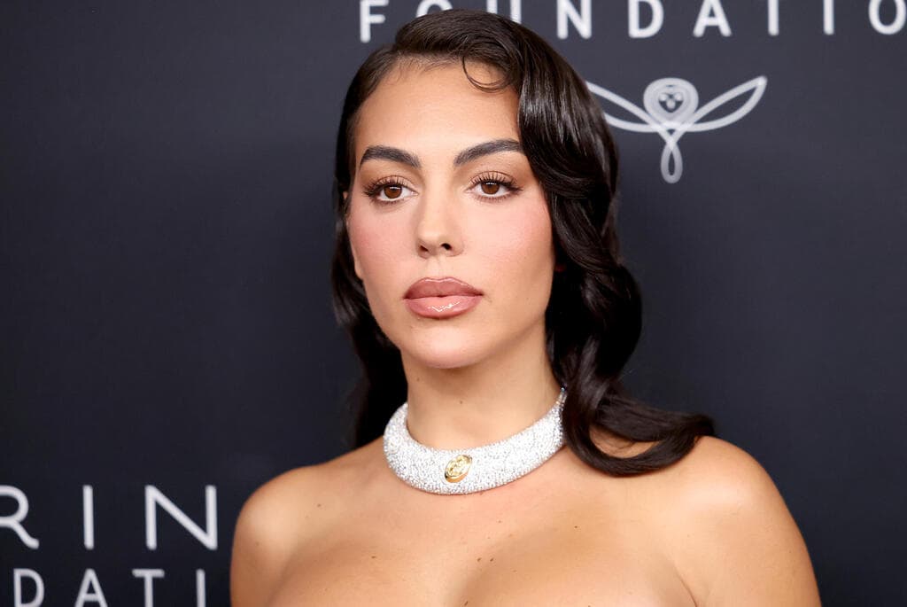 ג'ורג'ינה רודריגז והתוחם המוגזם (צילום: Gettyimages IL/Mike Coppola) ג'ורג'ינה רודריגז