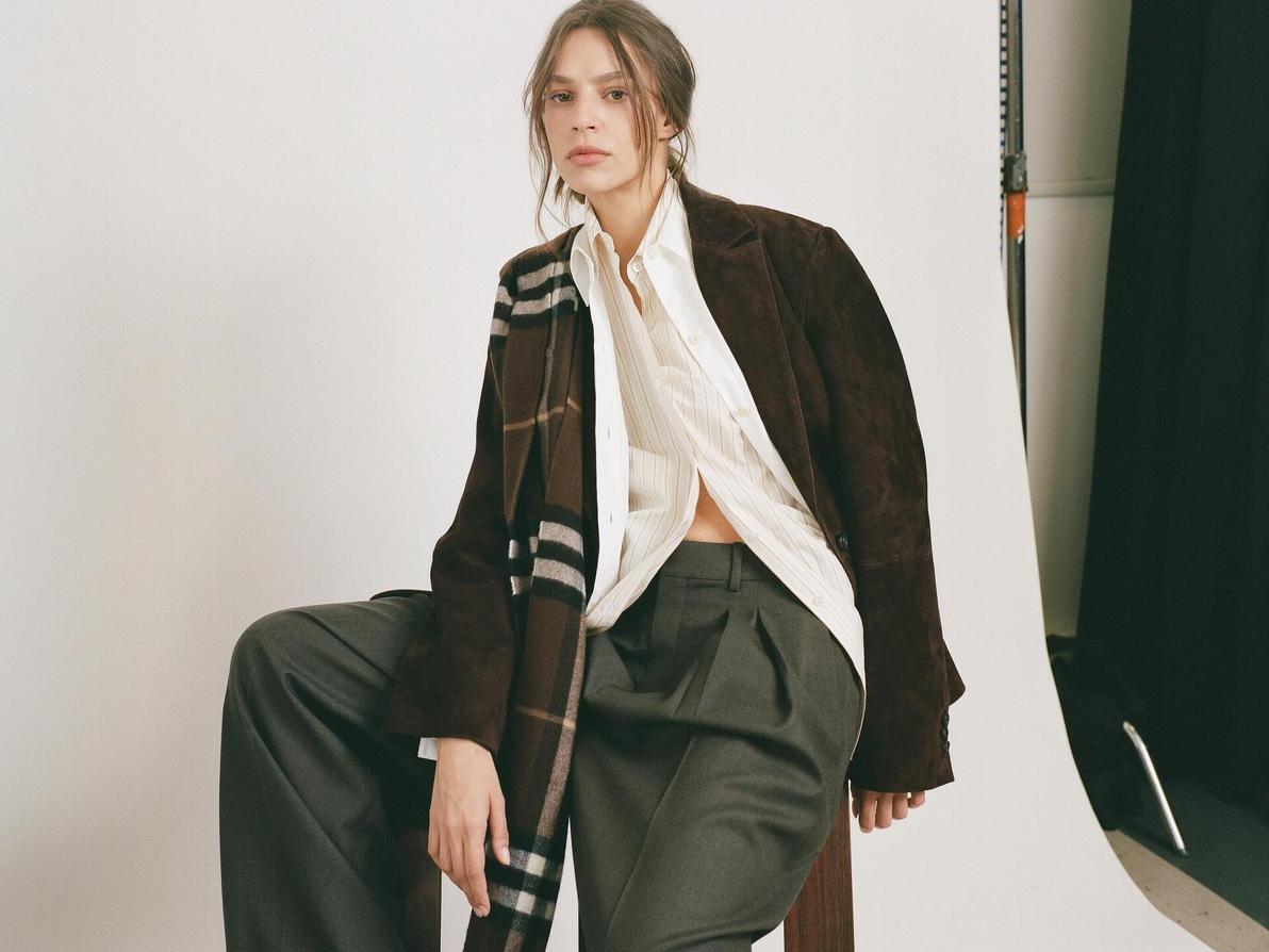 "כל הקונספט של יום הצילום דיבר אליי, כי רצו להציג חוזק ועוצמה של אופנה". זקס בבגדים של פקטורי 54 (צילום: דודי דיין) אליענה זקס בהפקת אופנה לפקטורי 54