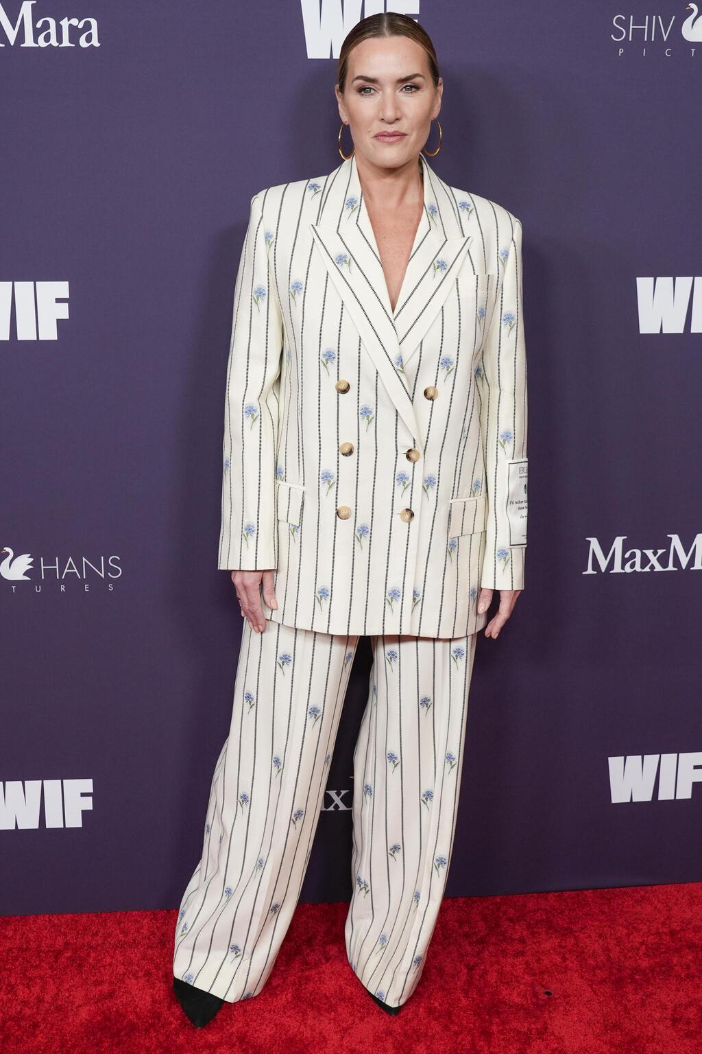 חליפה של ארדם באירוע הוקרה לנשים בקולנוע, 2024 (צילום: AP Photo/Chris Pizzello) קייט וינסלט באירוע הוקרה לנשים בקולנוע, 2024