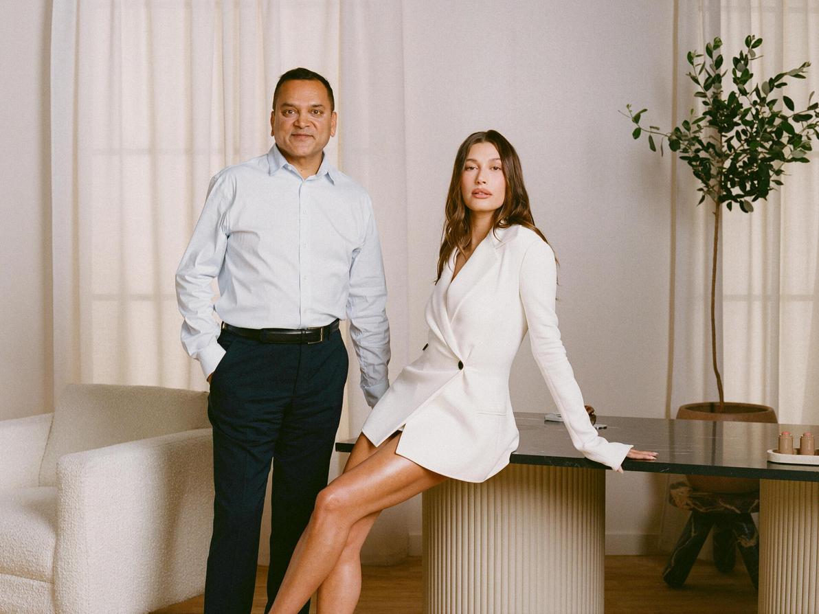 היילי ביבר ומנכ"ל ELF ביוטי טרנג אמין, 2025