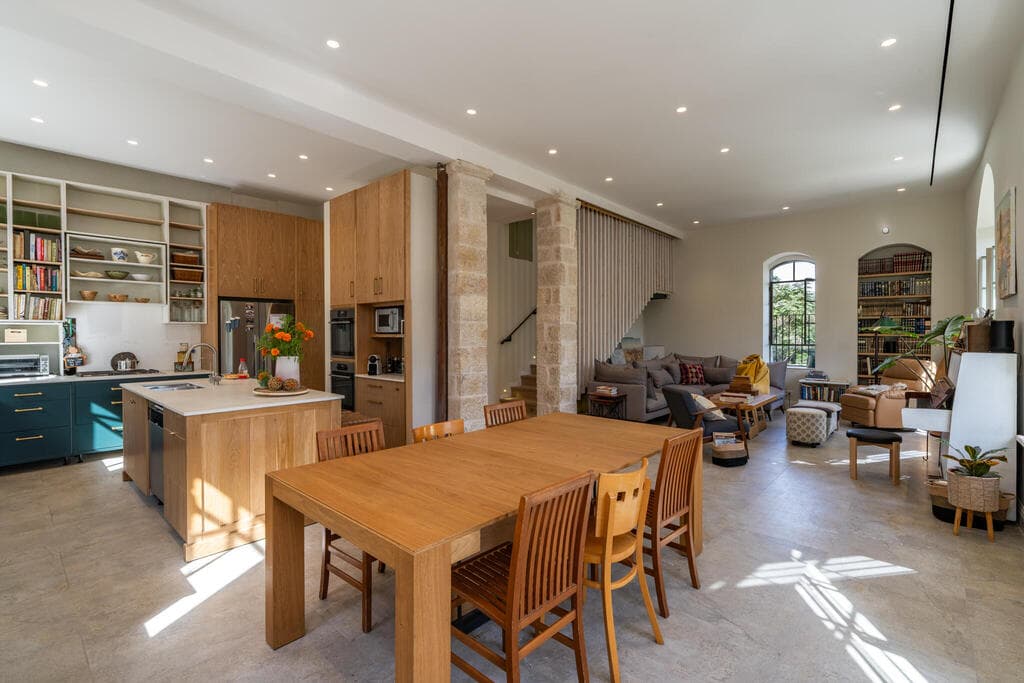 פרויקט מוסררה אהובתי, משפחת שור, בתים מבפנים ירושלים