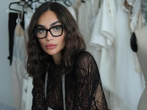 "ענף האופנה הישראלי זו הישרדות יומיומית. רק טרנסית שקמה משמונה ניתוחים קשים והמשיכה לעבוד, יכולה להתמודד עם זה". לי אלמונד "ענף האופנה הישראלי זו הישרדות יומיומית. רק טרנסית שקמה משמונה ניתוחים קשים והמשיכה לעבוד, יכולה להתמודד עם זה". לי אלמונד