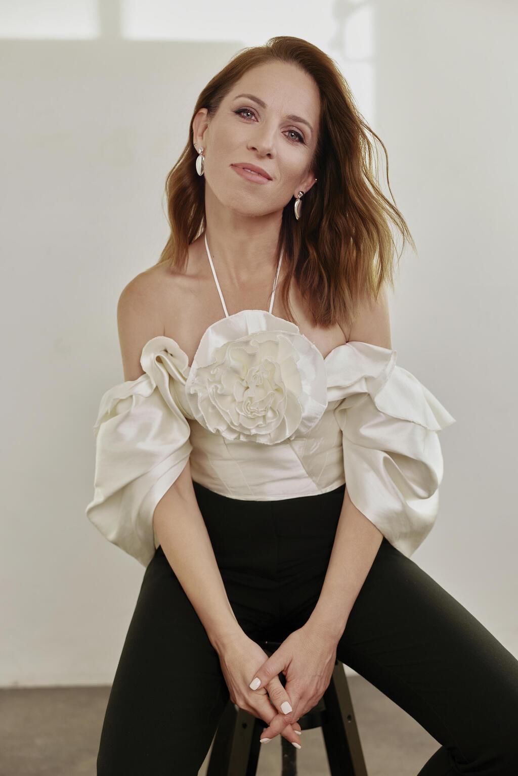 "לפעמים מטופלים מבקשים ממני סלפי" (צילום: שי פרנקו, סגנון: מירי סרוב) הילה קורח