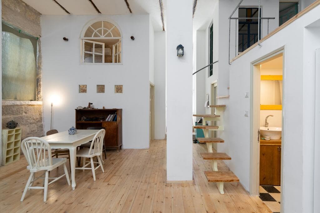 טחנת הקמח בעין כרם, עמרי יהושפט, בתים מבפנים ירושלים