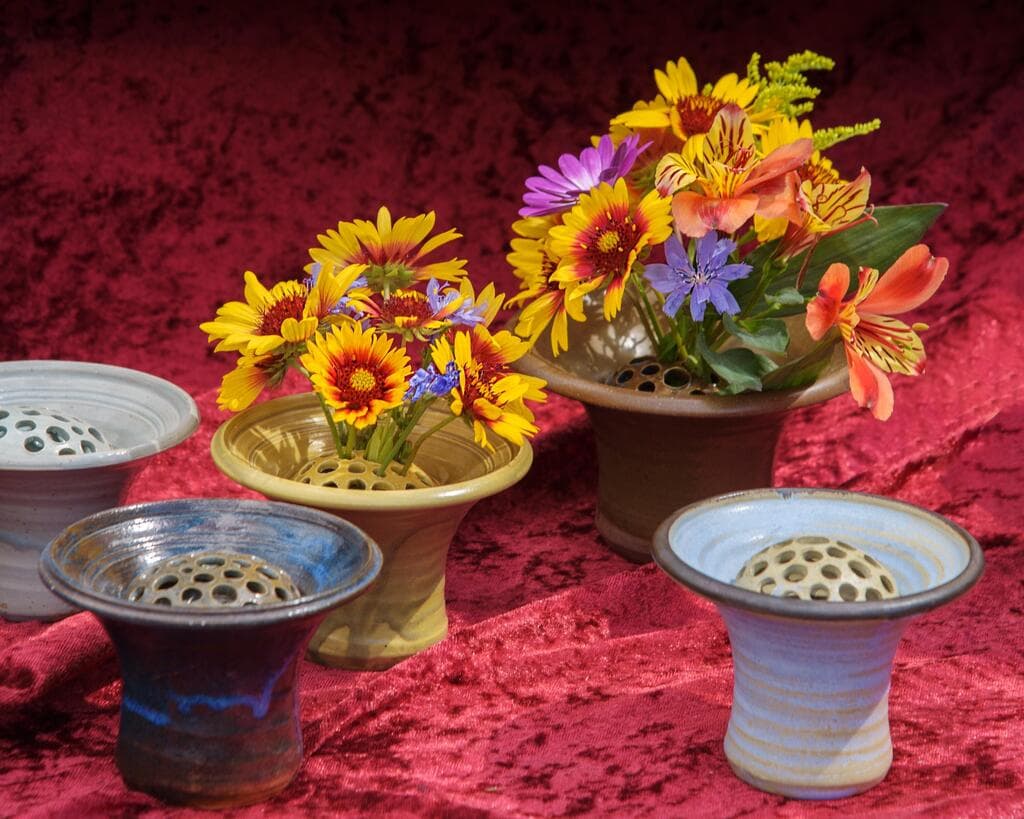 גרסה מקרמיקה - אגרטל לשיבוץ פרחים בודדים