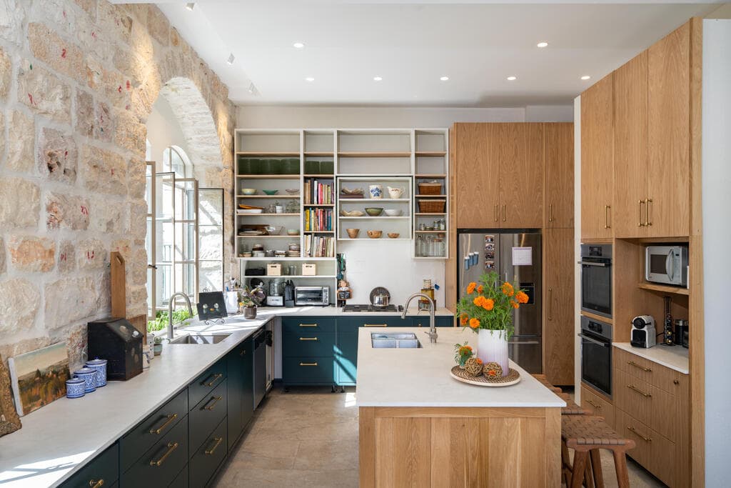 פרויקט מוסררה אהובתי, משפחת שור, בתים מבפנים ירושלים