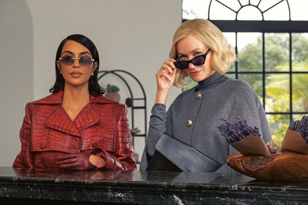 קים קרדשיאן עם נעמי ווטס ב"הכל הוגן". מבוססת על סיפורים אמיתיים (צילום: באדיבות דיסני+ ישראל) קים קרדשיאן עם נעמי ווטס ב"הכל הוגן". מבוססת על סיפורים אמיתיים