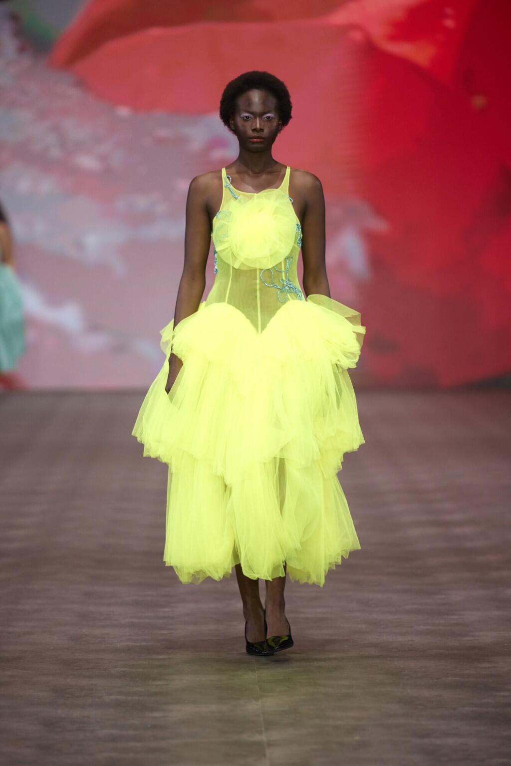 התצוגה של שחר אבנט (צילום: עומרי רוזנגרט) התצוגה של שחר אבנט בשבוע האופנה תל אביב, 2025