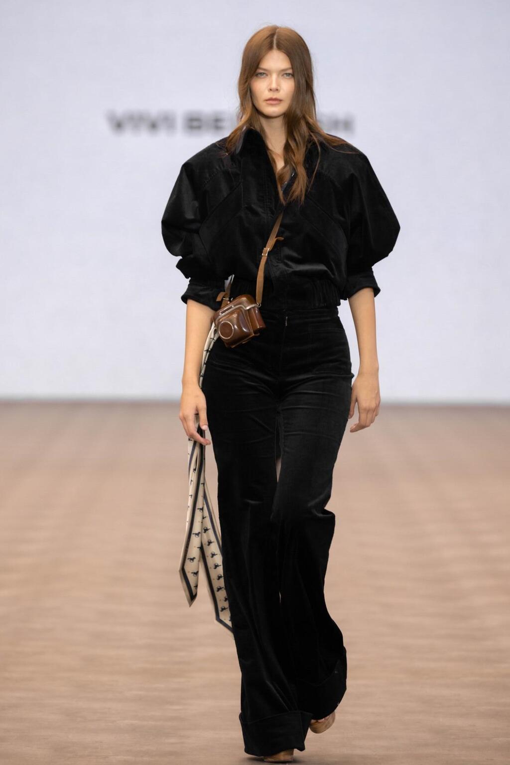 התצוגה של ויוי בלאיש (צילום: עומרי רוזנגרט) התצוגה של ויוי בלאיש בשבוע האופנה תל אביב, 2025